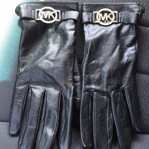 Micheal Kors gloves